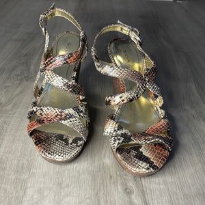 snakeskin heels, W size 7
